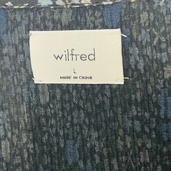 Aritzia Wilfred Pleated Floral Daydreamer V-Neck blouse, long sleeve comfy Large - Picture 4 of 6